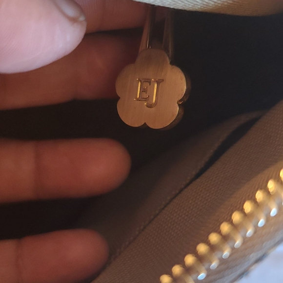 Eric Javits Tan Shoulder Bag - Picture 6 of 12